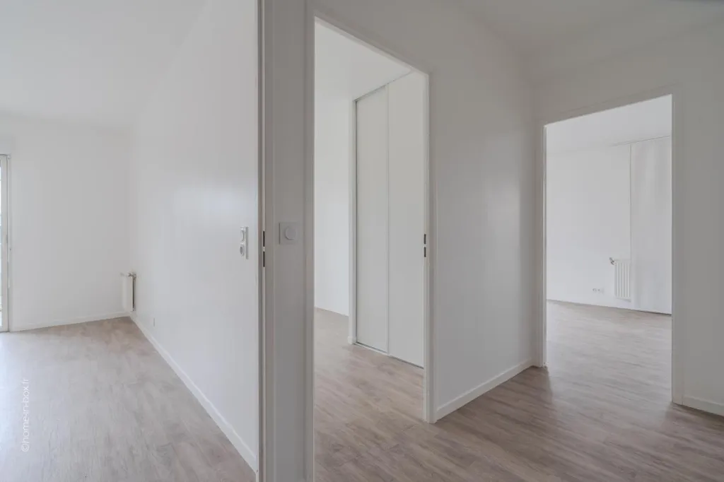 Stanze - 3-Bed Flat with Balcony-Terrace in Montevrain
