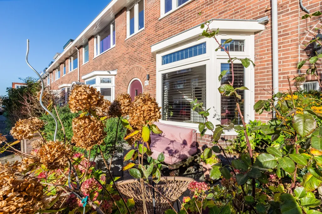 Välivaade - 1930s Semi-detached House with Garden in Haarlem