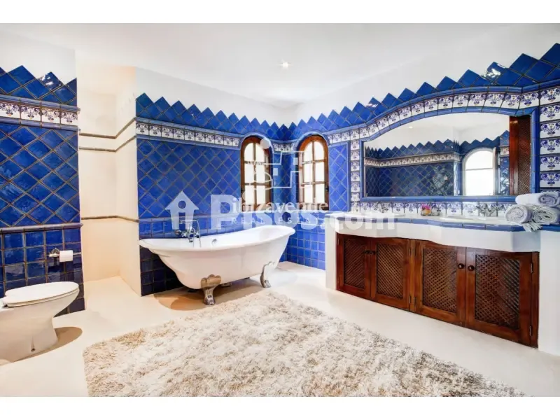 Bathrooms - Villa with Sea Views in Cap Martinet