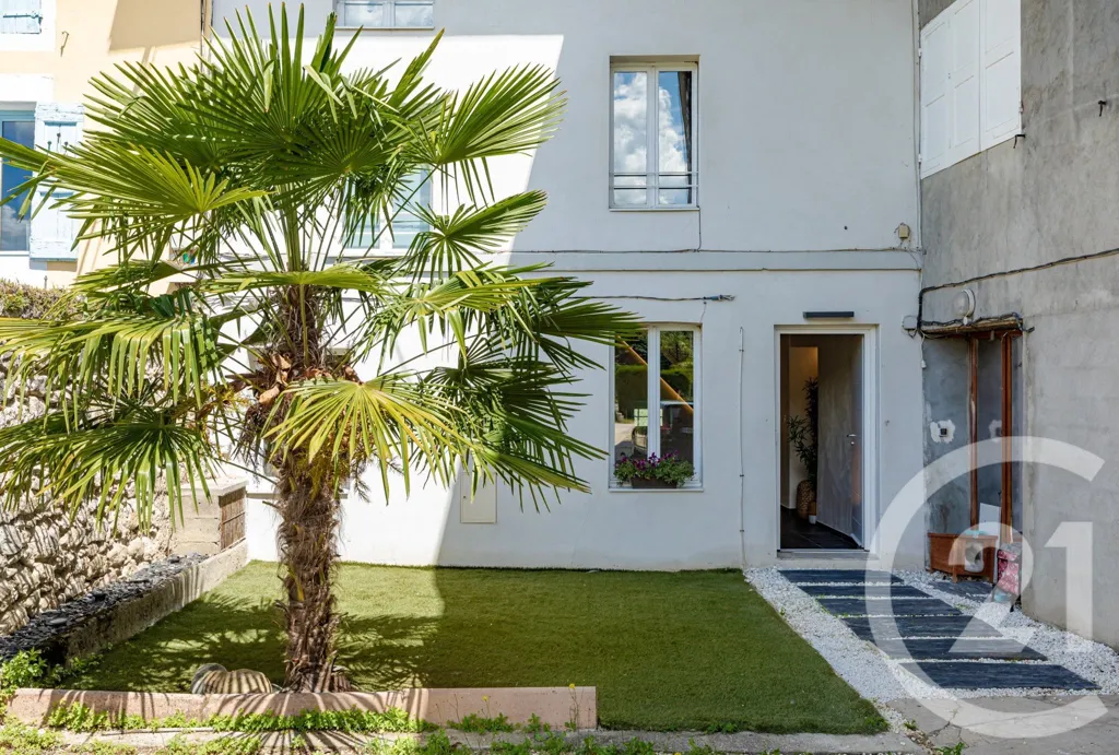 Jardin - Maison Rénovée avec Jardin à Moirans