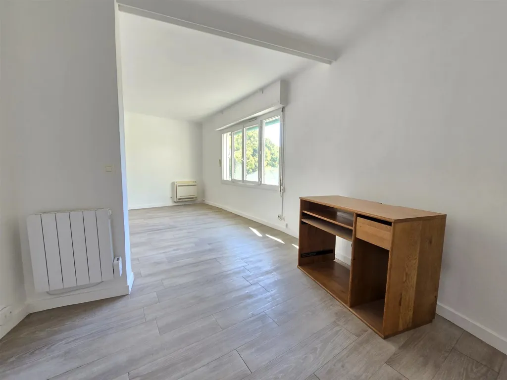 Pièces - Studio Rénové avec Vue Mer à Saint-Raphaël