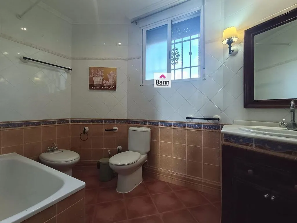 Salles de bain - Spacious Chalet with Pool in Cerro Muriano