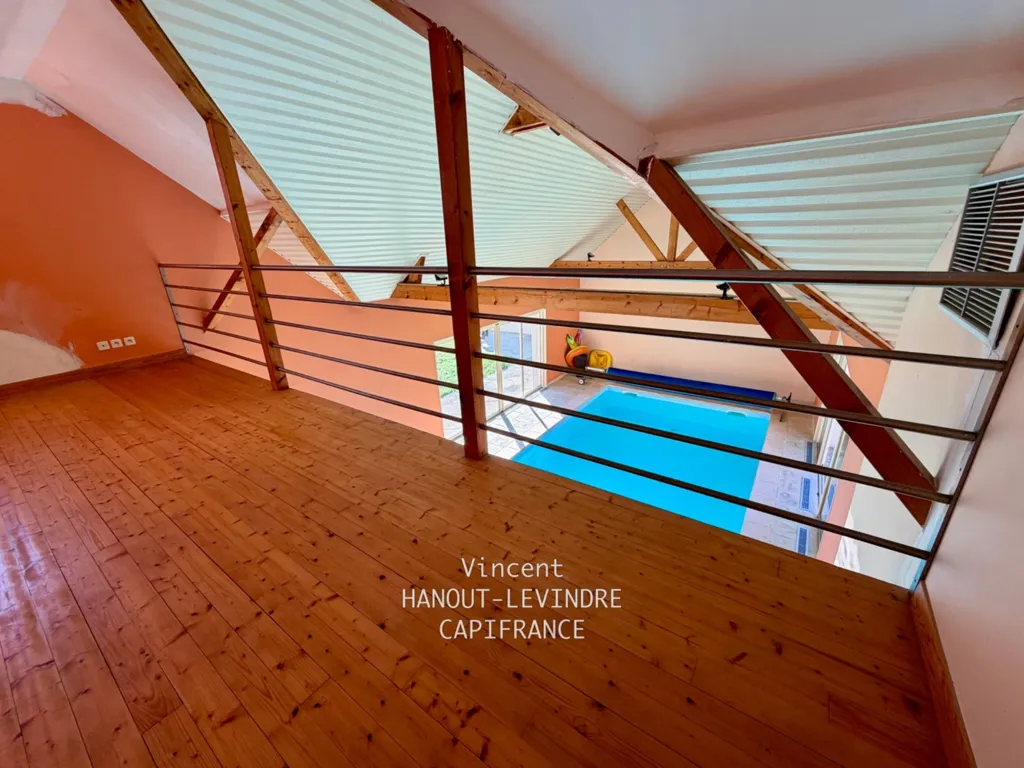 Bassein - 10-Piece House with Indoor Pool in Tiercé