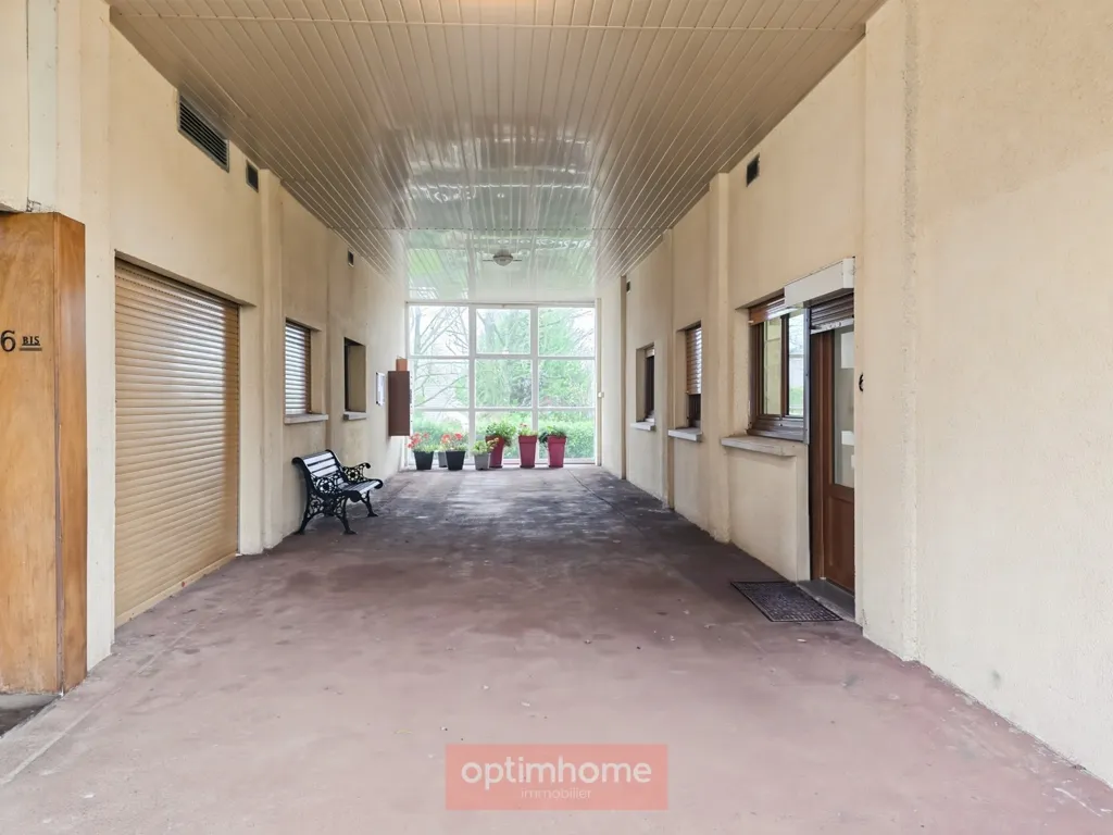 Garage - Appartement T3 Rez-de-Chaussée avec Garage à Sainte-Catherine