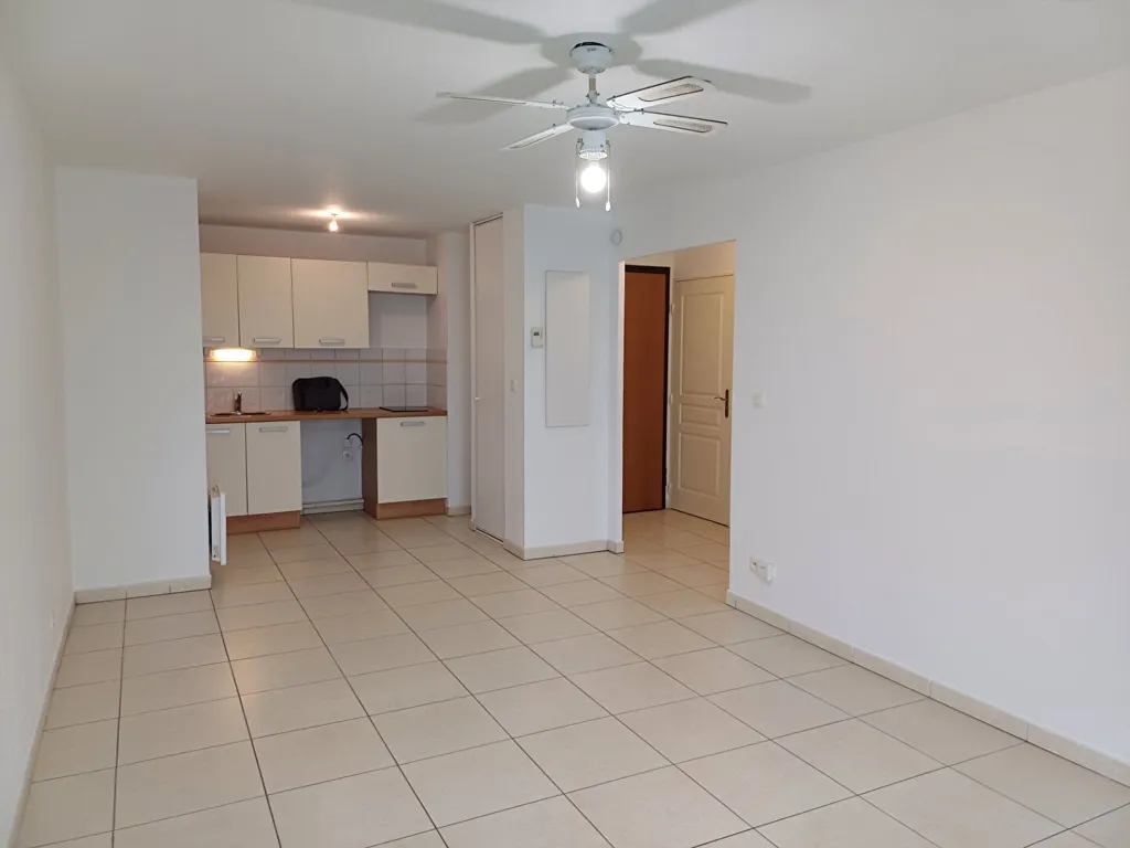 Elutuba - 2-Bedroom Apartment with Intercom in Sète Centre
