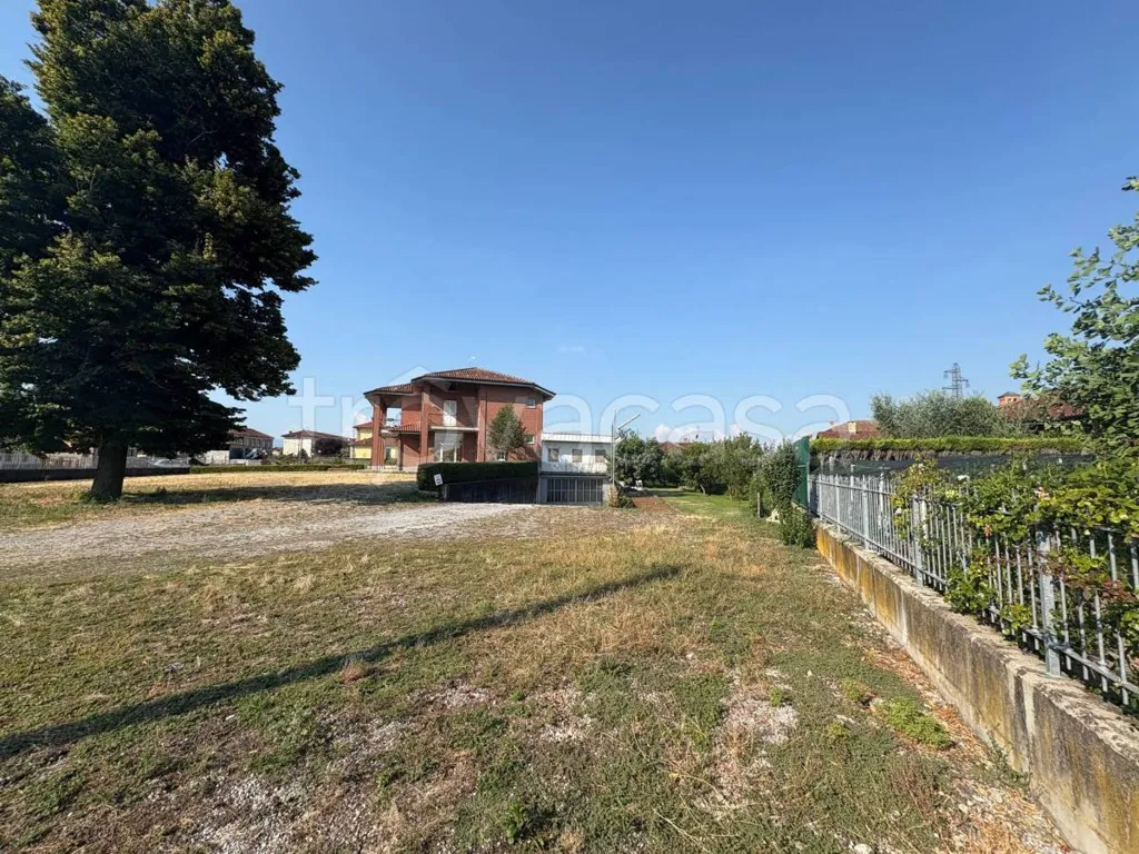 Jardin - Bifamiliar Villa with Commercial Space in Fossano