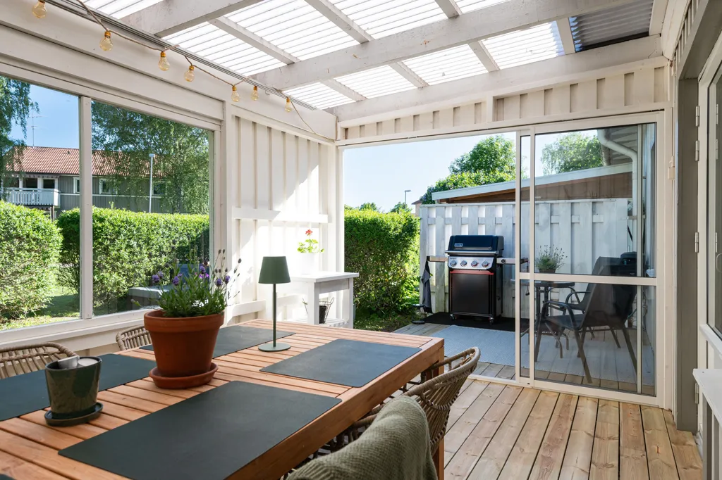 Terrass - Apartment with Balcony in Mantorp