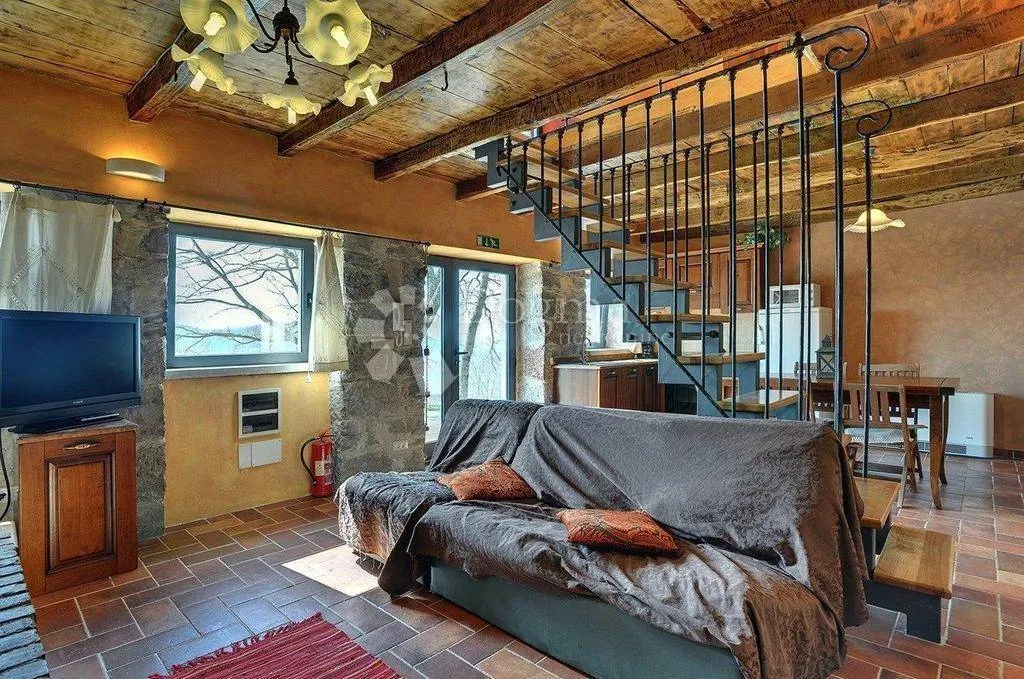 Séjour - Historic Stone House with Pool in Lupoglav