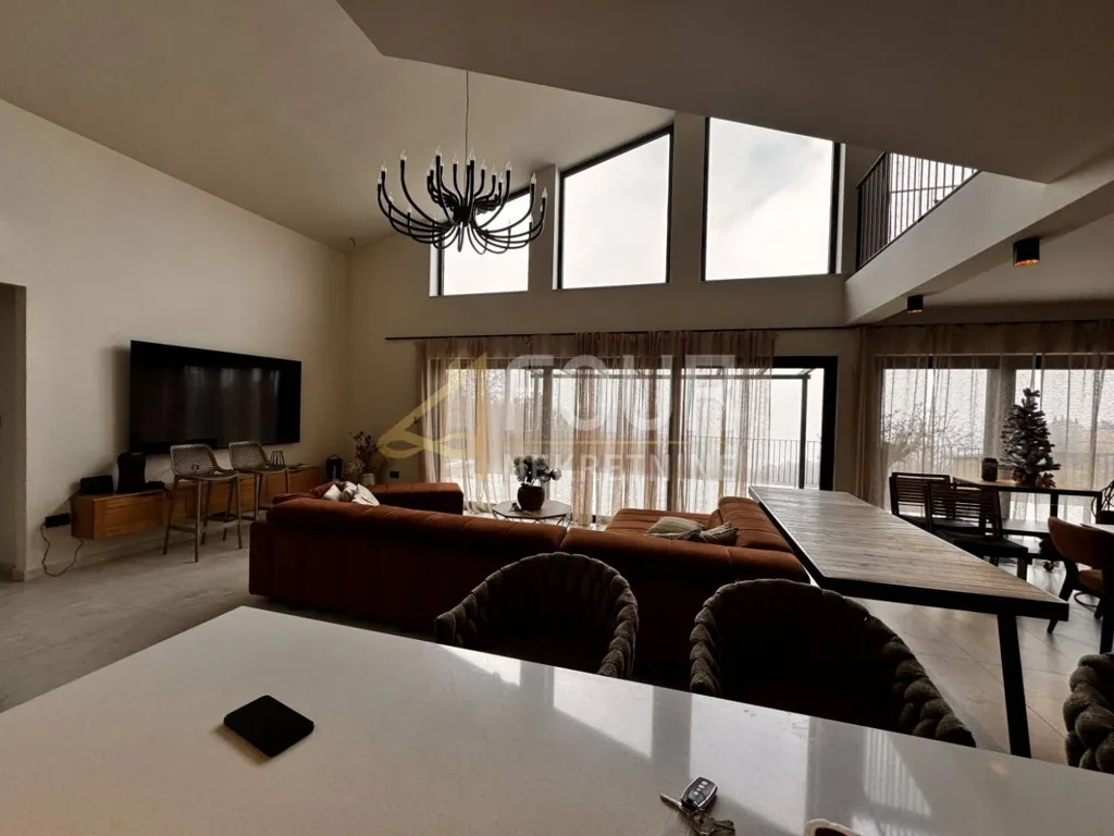 Dining Room - Luxury Villa with Infinity Pool in Pazin
