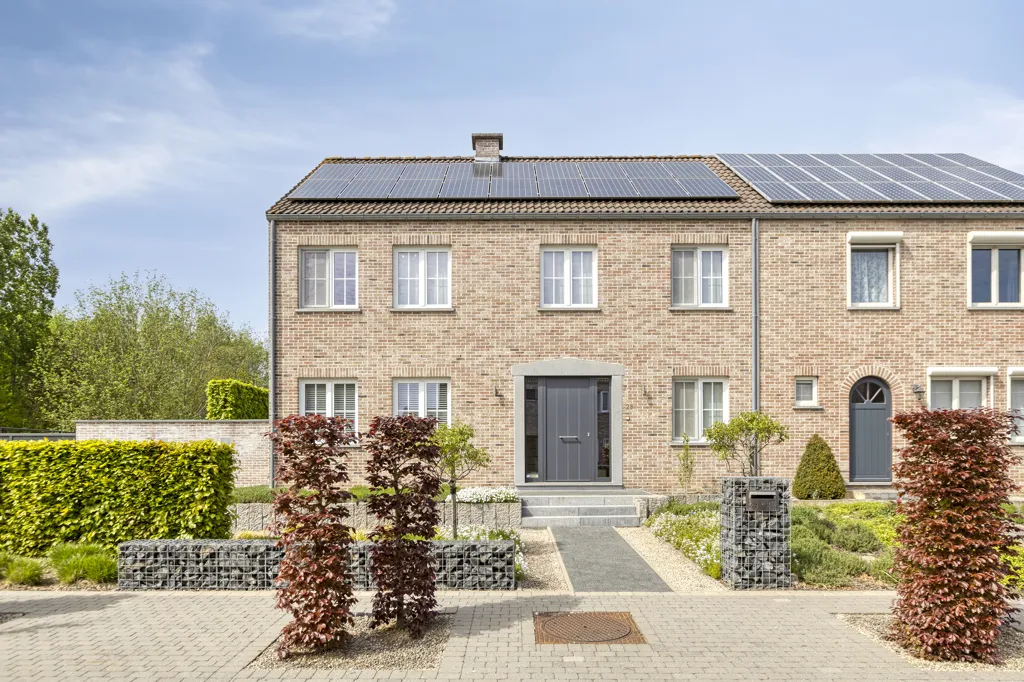 Extérieur - Half-ouverte Bébouwée avec Jardin à Kuringen