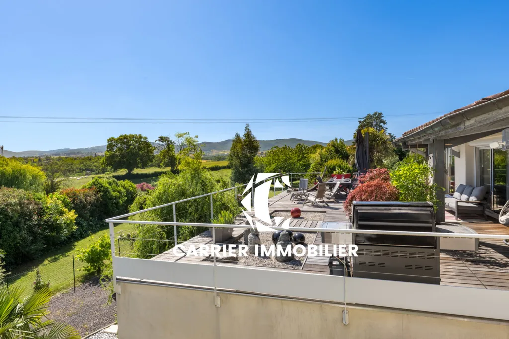 Terrass - Architect-Designed House with Pool in Saint-Genis-les-Ollières