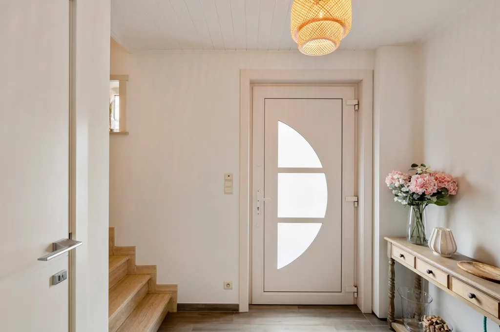 Entrée - Bâtiment Semi-ouvert Rénové avec Piscine à Berlaar