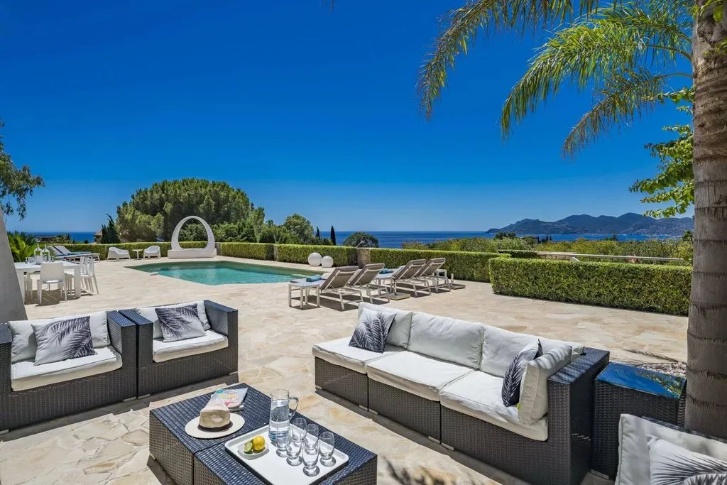 Piscine - Villa Luxueuse avec Piscine à Cannes