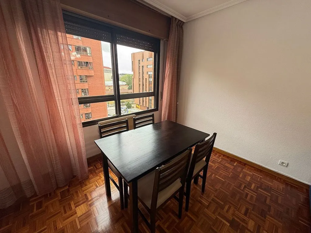 Salle à manger - Apartment with Terrace and Garage in Gamonal