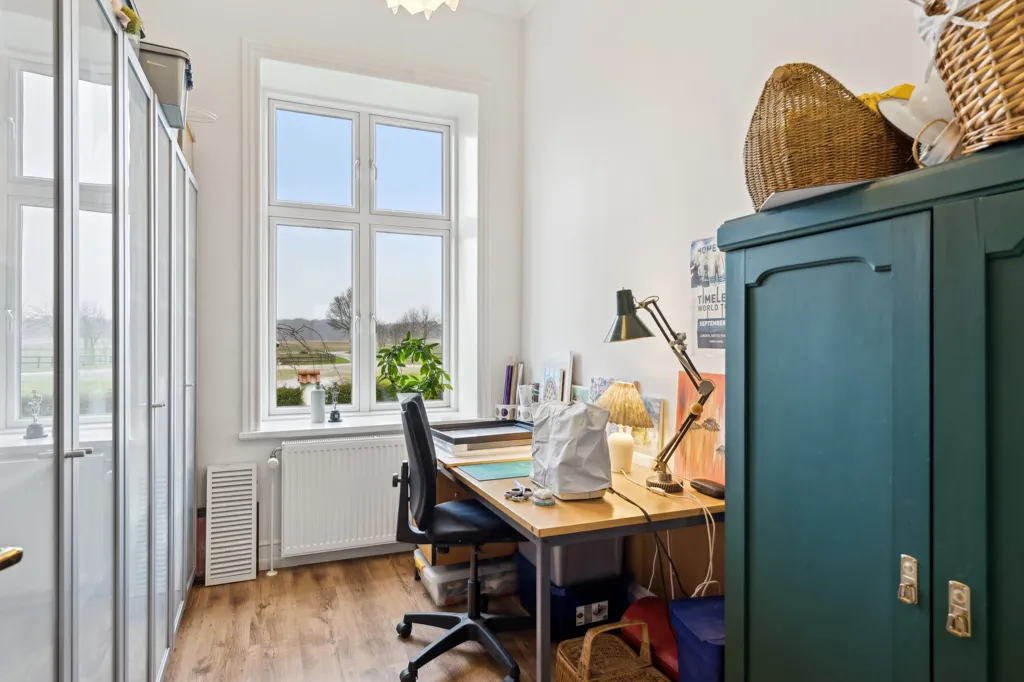 Office - Historic Manor with Garden in Midtsjælland