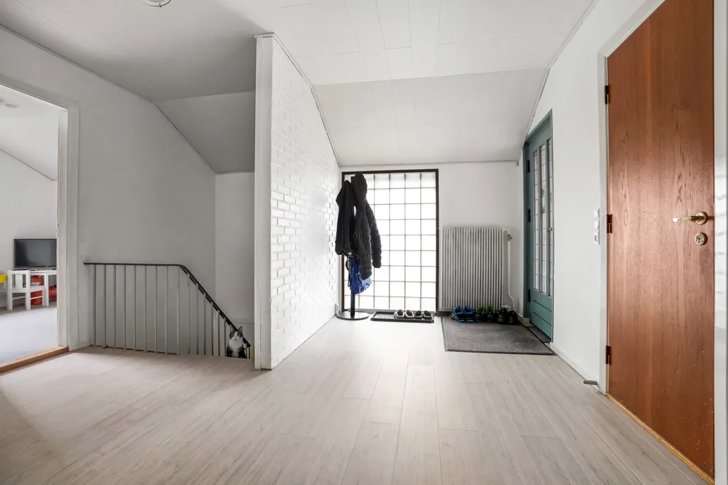 hallway_entrance