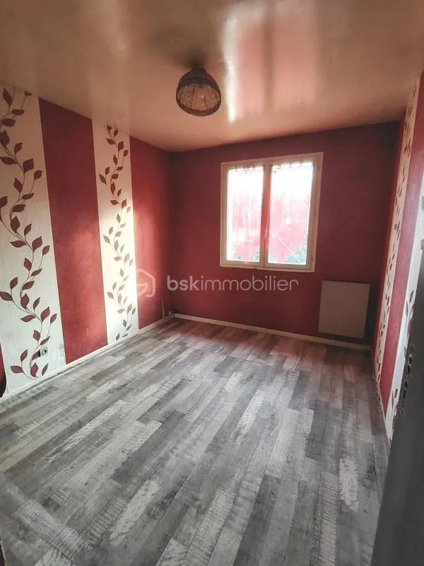 Pièces - Maison Individuelle avec Terrasse et Terrain Spacieux