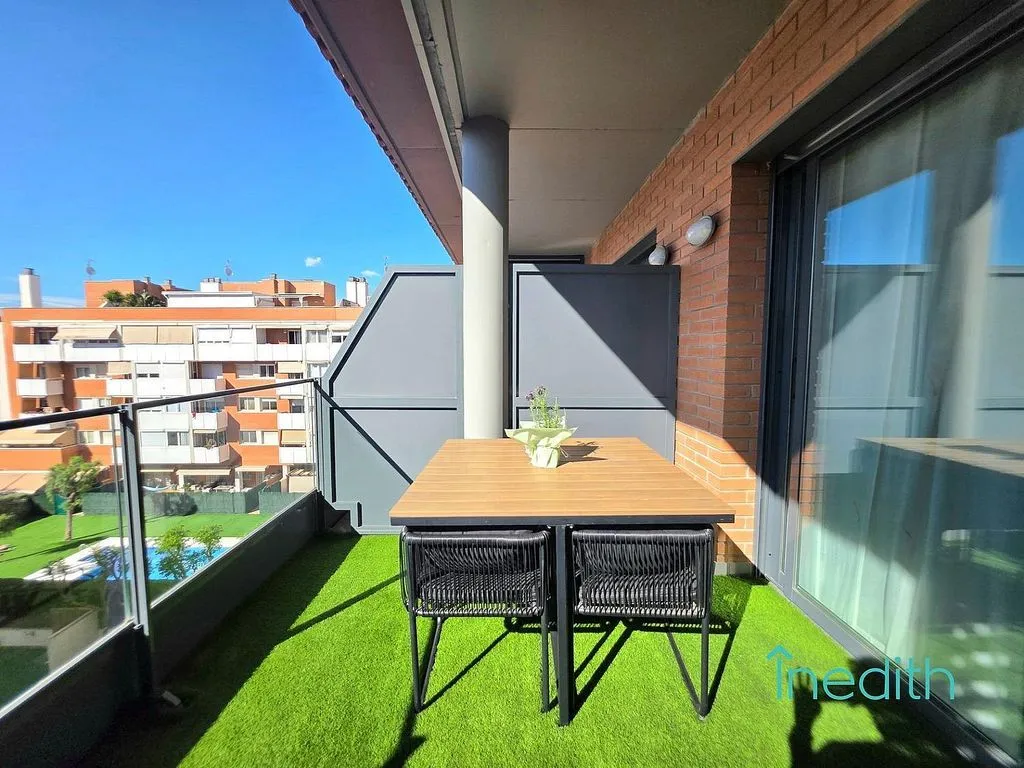 Balcon - Duplex Apartment with Pool in Central Castelldefels