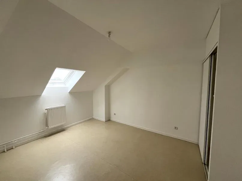 Toad - 2-Bedroom Flat with Parking in Meaux