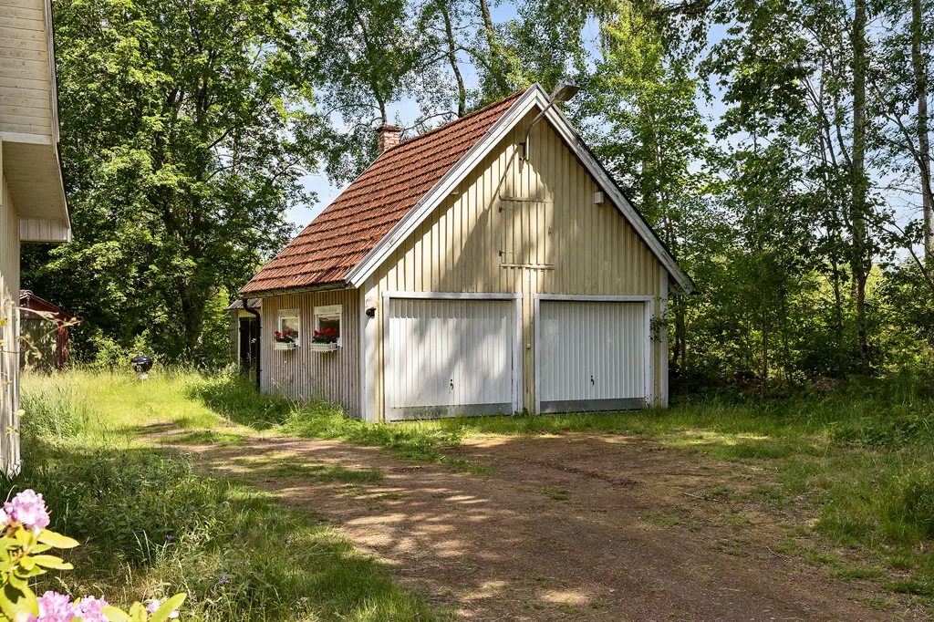 Välivaade - Charming Villa with Nature View near Sibbhult
