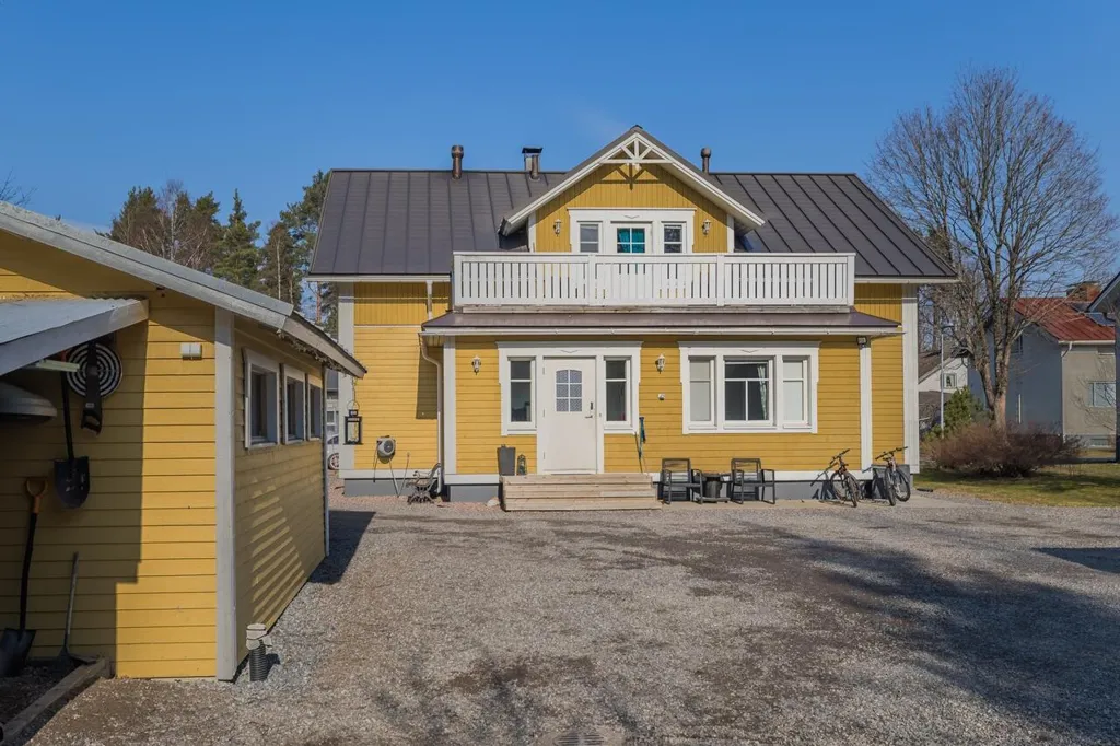 Exterior - Classical House with Garden in Lohja