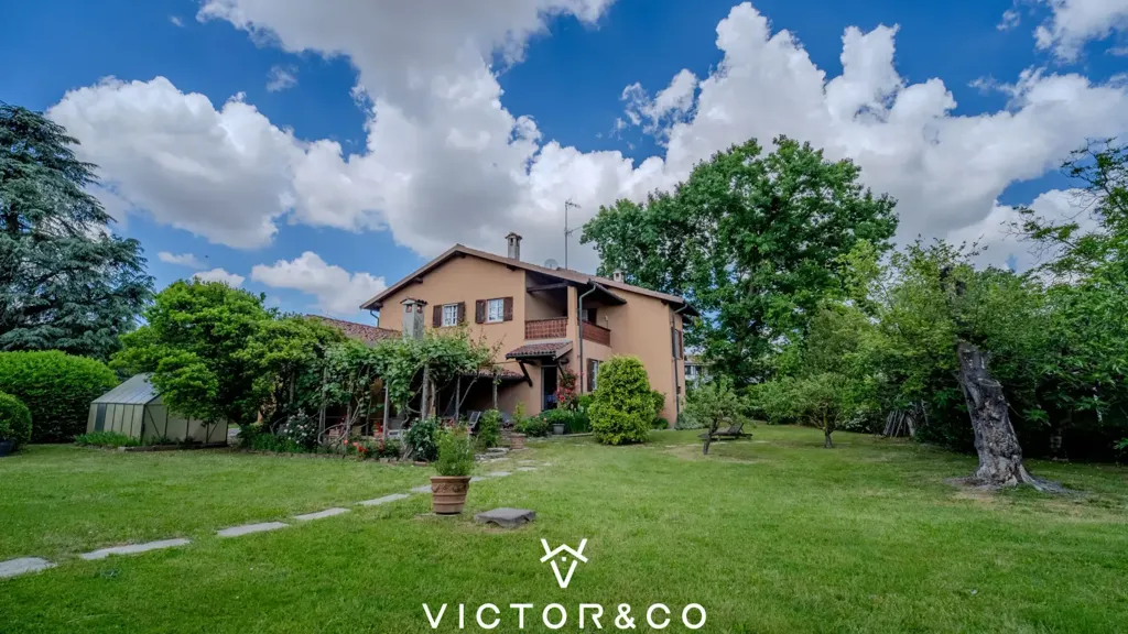 Exterior - Villa with Garden in Novara