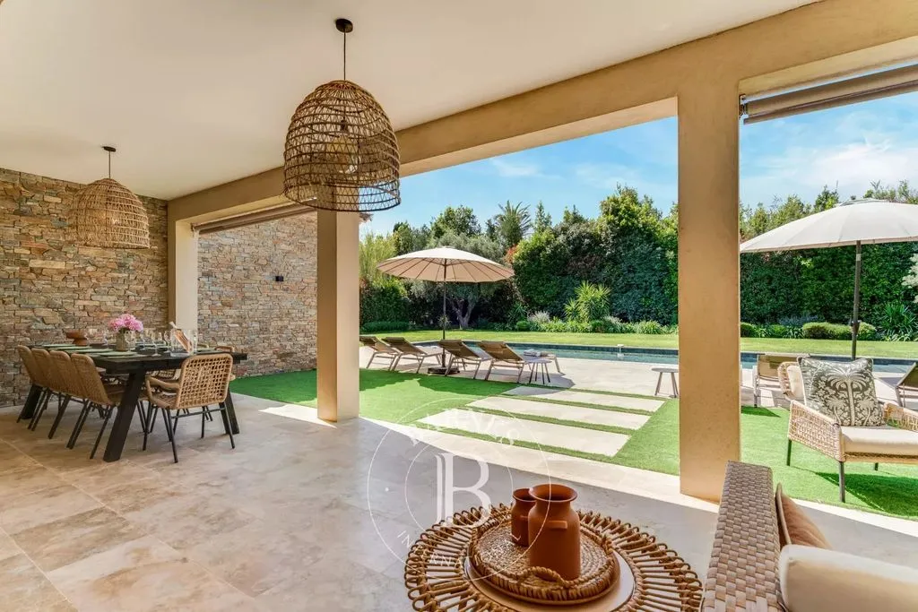 Terrace - Luxury Villa with Pool in Saint-Tropez