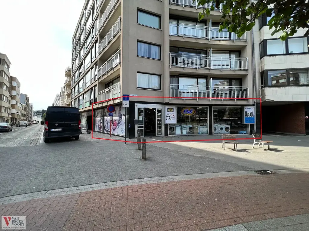 Välivaade - Corner Shop with High Visibility on Leopold I-Plein