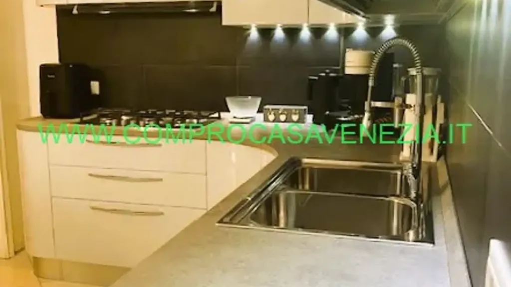 Cuisine - Maison 6 pièces à IT
