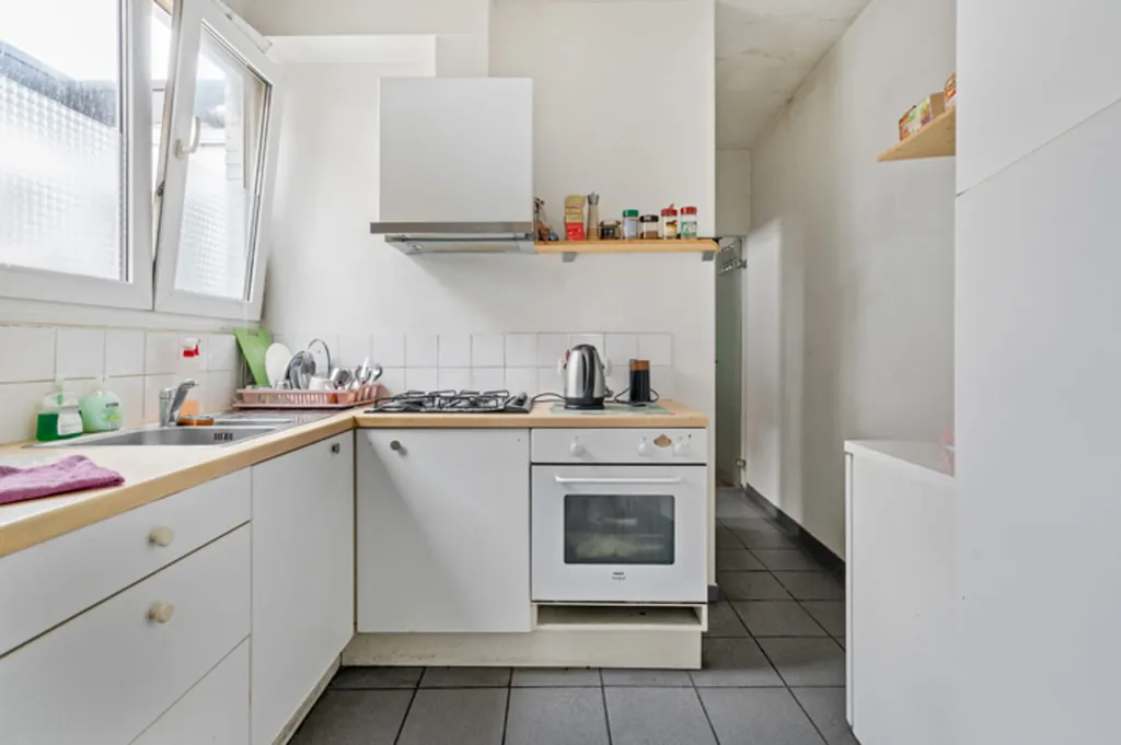Cucina - Renovatable Apartment with Terrace in Central Antwerp