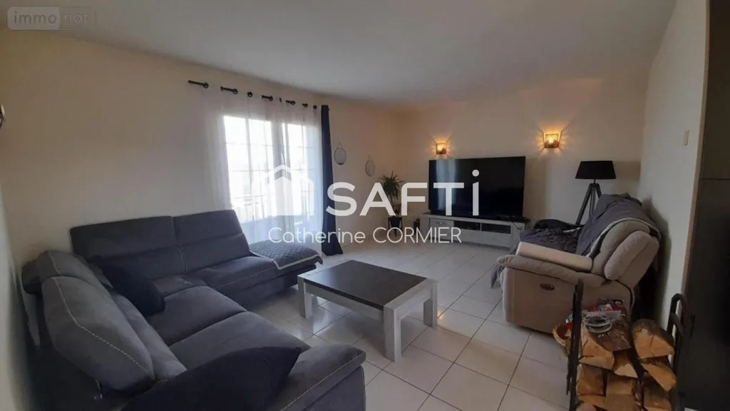 Living Room - Contemporary House with Pool in Neuillé