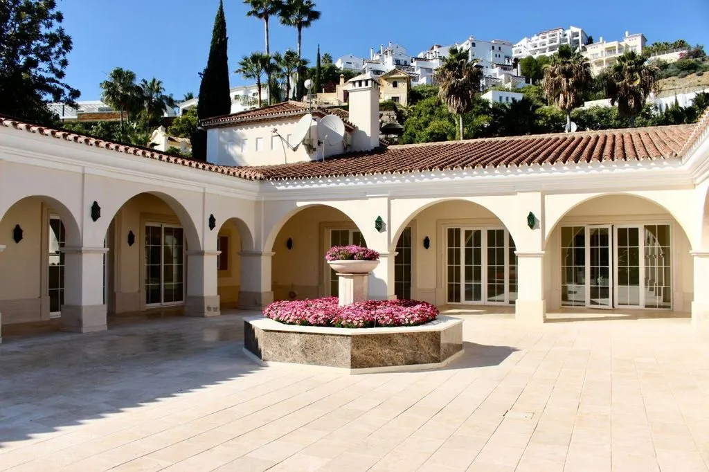 Giardino - Luxury Villa with Sea View in Benahavís