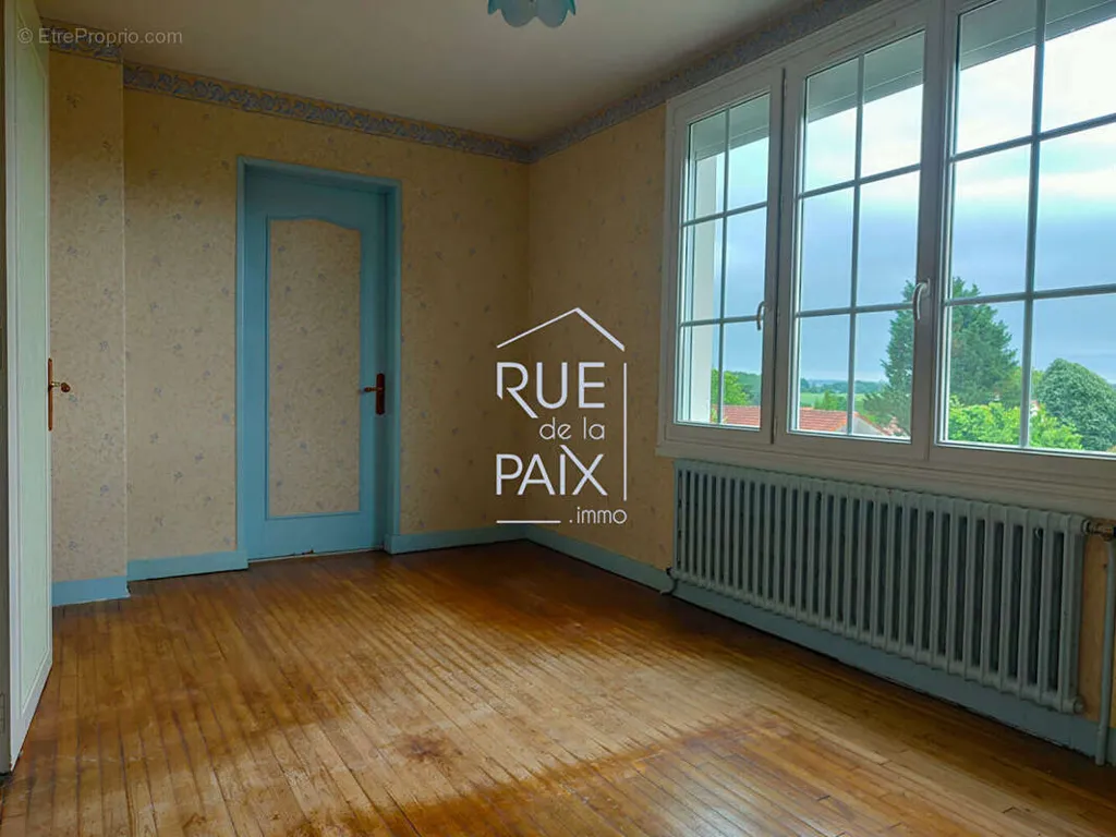 Toad - 3-Bedroom House with Garden in Thuré