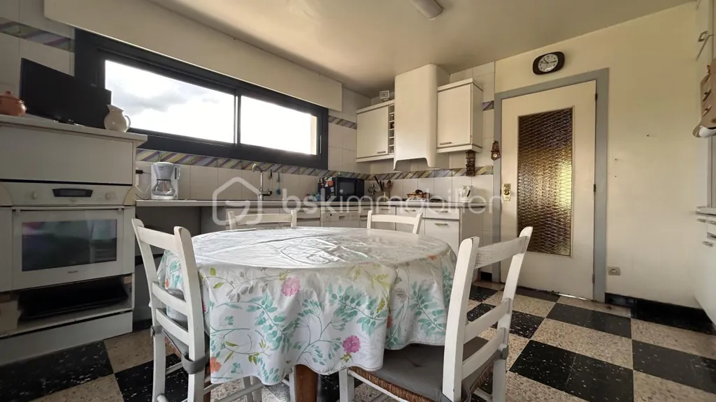 Cuisine - Maison Familiale avec Studio à Échirolles