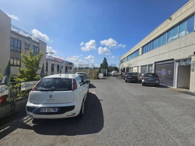 Extérieur - Commercial Space with Parking in Formello
