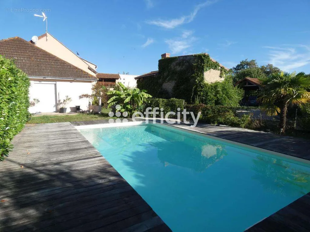 Bassein - Character House with Pool in Gannat
