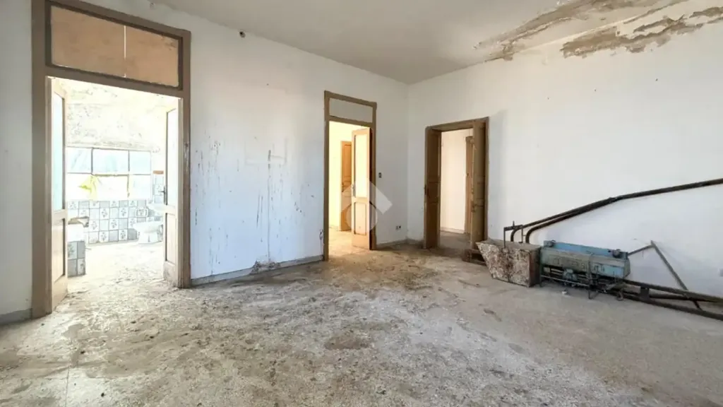 Pièces - Period Flat with Balcony in Cosenza Centre