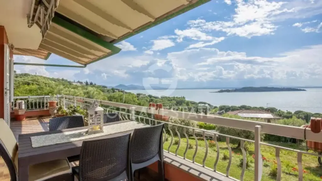 Terrace - Villa with Lake View in Magione