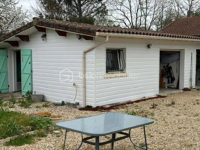 Esterno - Contemporary House with Garden in Coutras Centre