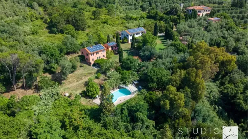 Vue aérienne - Country House with Pools in Vecchiano