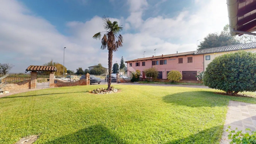 Villa with Private Garden in Cento