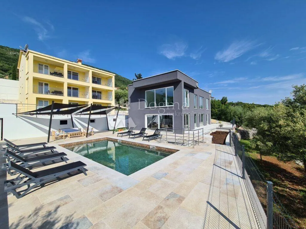 Piscina - New Villa with Pool near Labin