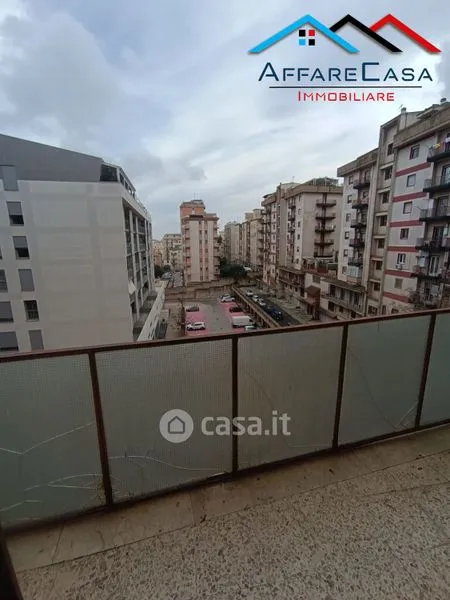 Balcon - Three-Bedroom Apartment with Balcony in Caltanissetta
