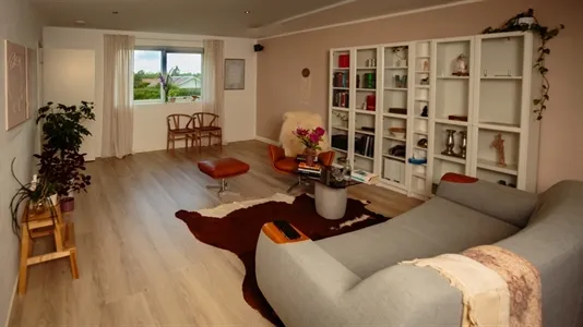 Elutuba - Office Space with Garden Access in Århus V