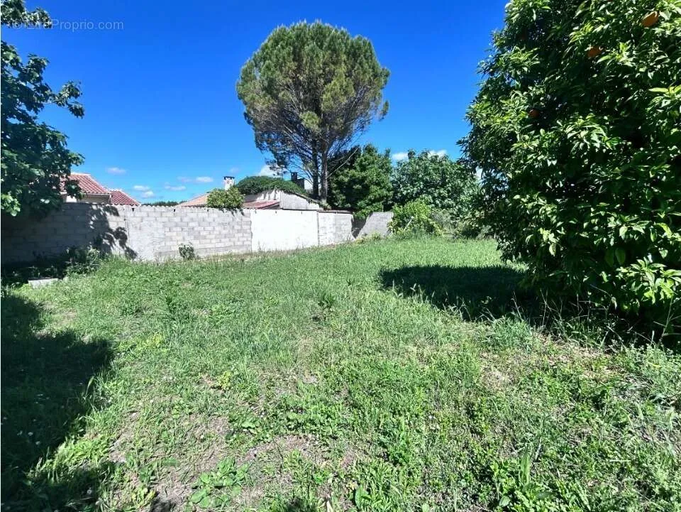 Aed - Buildable Plot with Garden in Manduel
