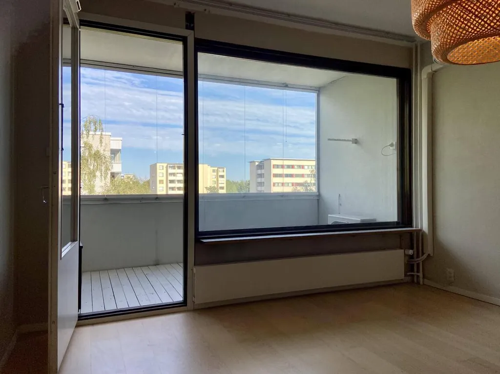 Balcon - Apartment with Balcony in Koskela, Helsinki