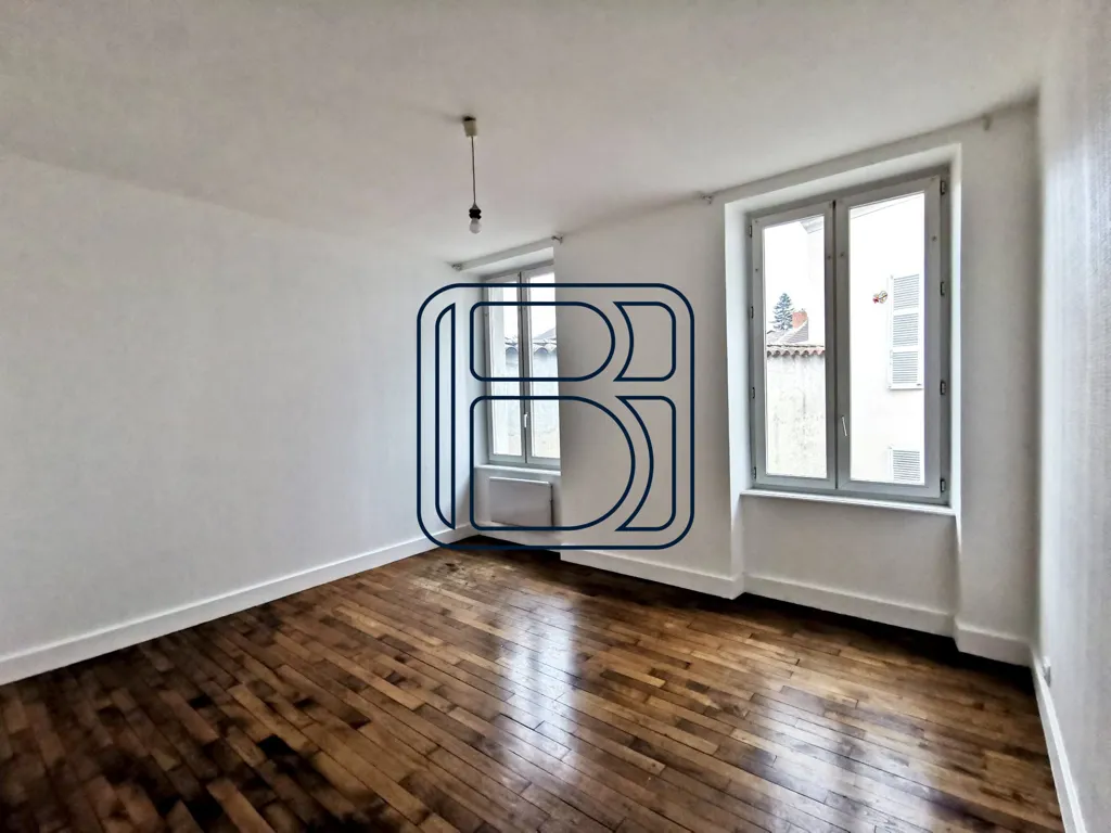 Stanze - 3-Bedroom Apartment with City Centre Location in Ambert