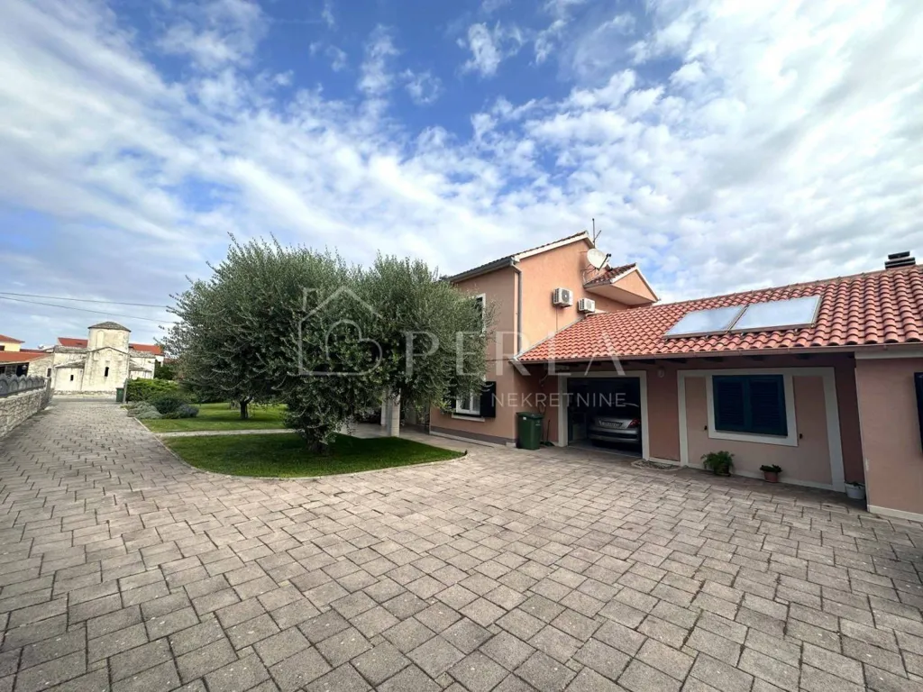 Esterno - Charming Townhouse with Garden in Nin