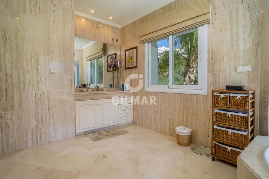 Vannitoad - Luxury Villa with Sea View in Benahavís