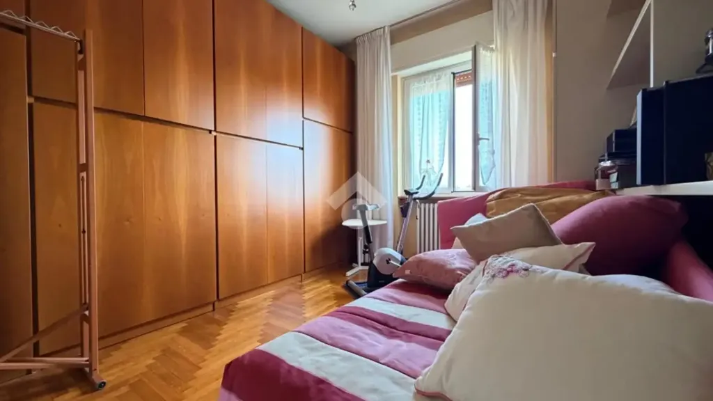 Camere da letto - Trilocale with Balcony in Brescia